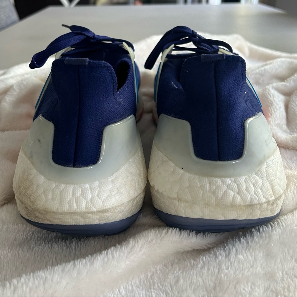 Adidas Men’s Ultraboost Blue and White Sneakers Size 12.5 - Picture 6 of 13